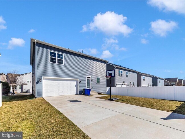 Building Photo - 1807 Fairway Ln