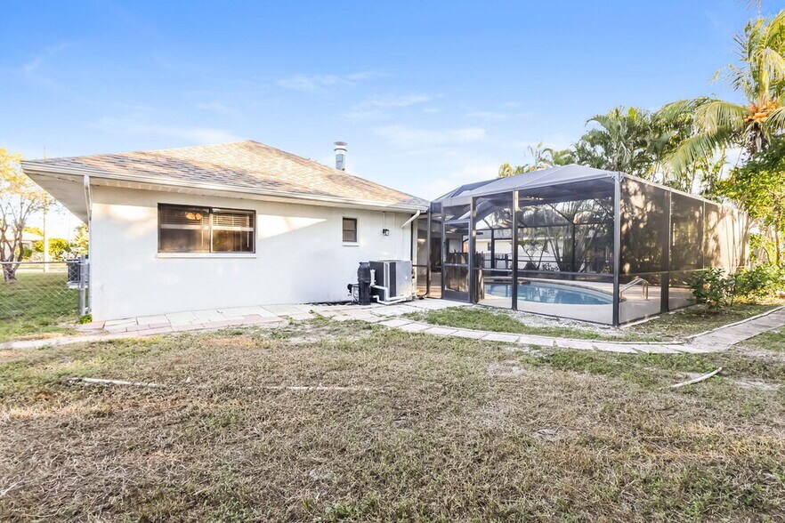 Building Photo - 1432 SE 17th Terrace