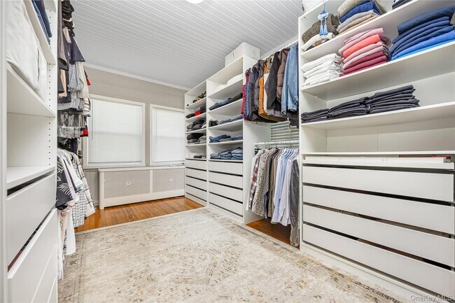 Building Photo - 312 Ellington Ave E