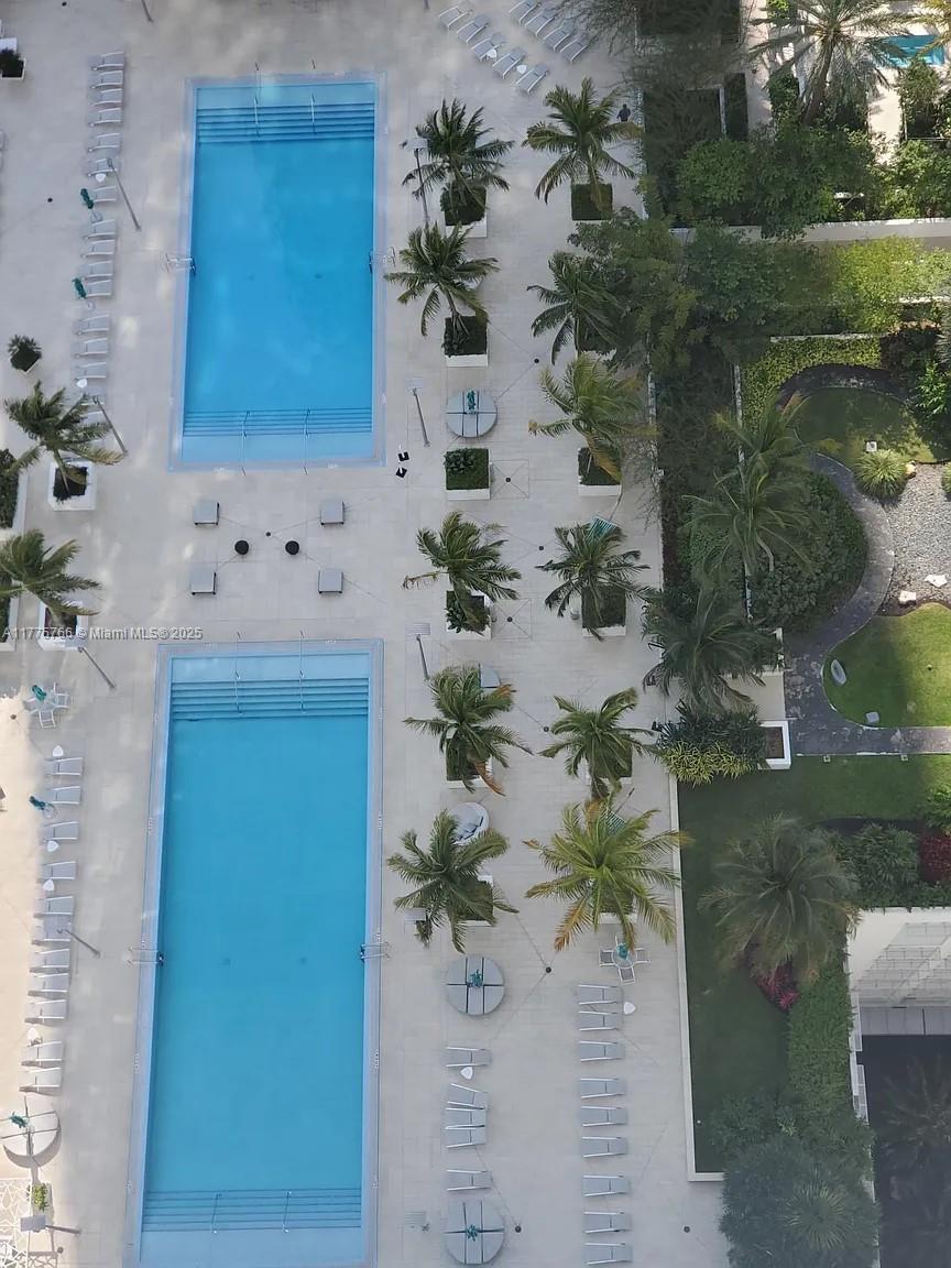 Building Photo - 950 Brickell Bay Dr