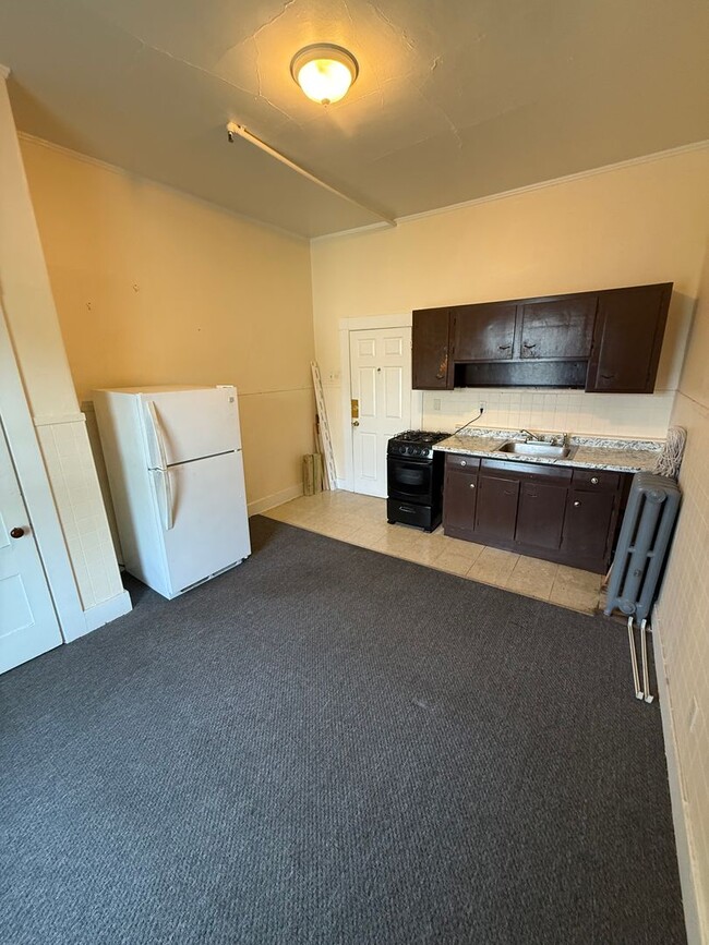 Building Photo - Studio Apartment for Rent – Utilities Incl...