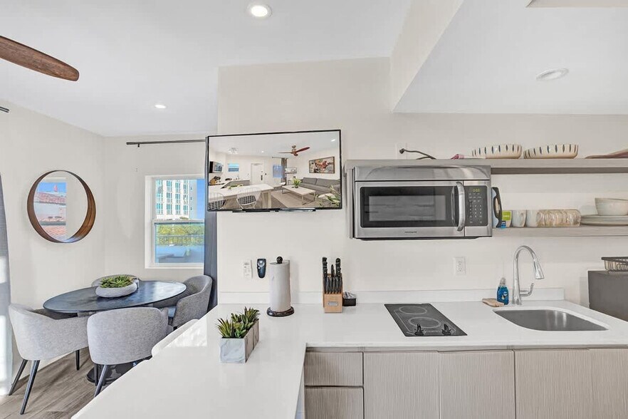 Building Photo - 3020 Seville St