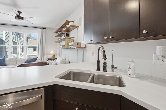 Building Photo - 228 E St Joseph St