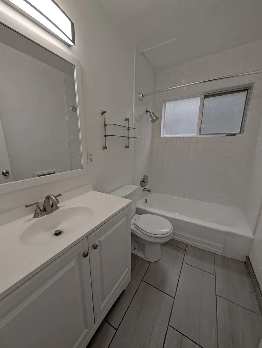 Building Photo - The Alamar