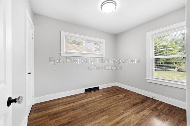 Building Photo - 662 E Saratoga St