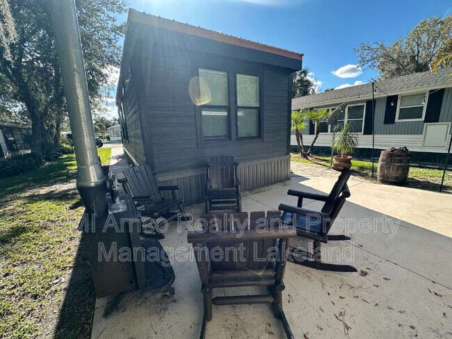 Building Photo - 112 E Appaloosa Trail