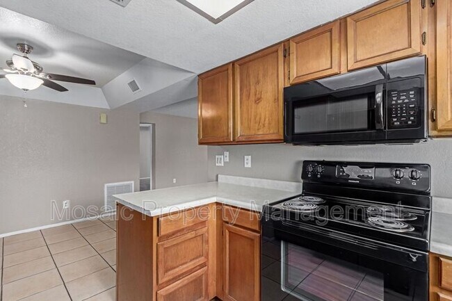 Building Photo - 700 E Mesquite Cir
