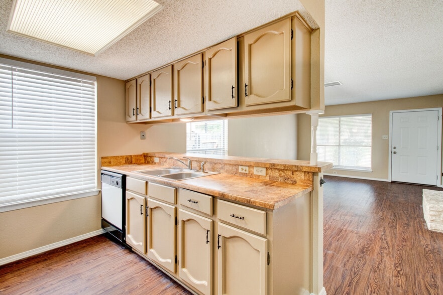 Building Photo - 7912 Echo Wind St