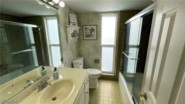 Building Photo - 269 Palm Dr