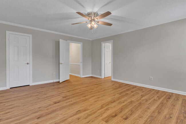 Building Photo - 636 N Fox Chase Cove