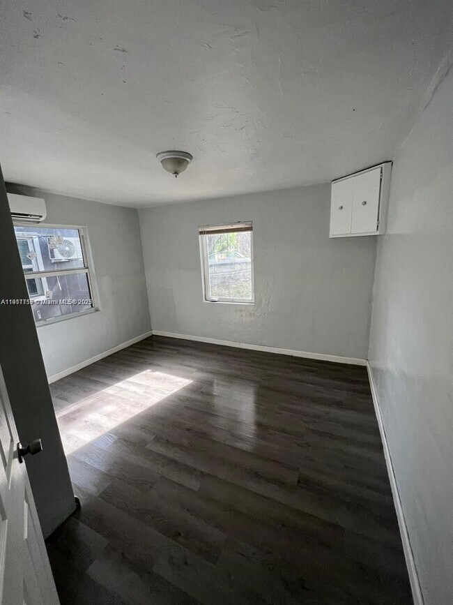 Building Photo - 2864 NW 6th Ct