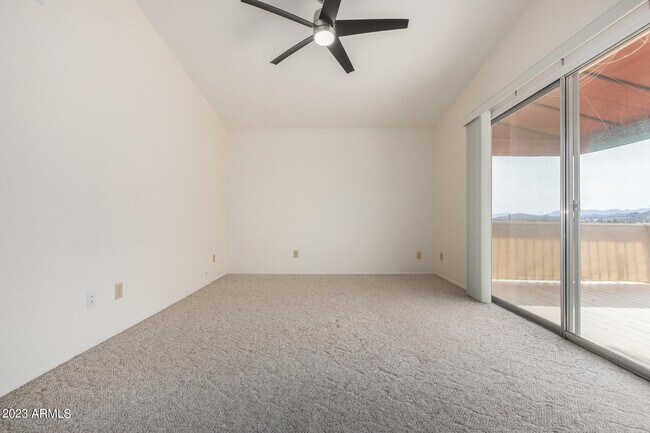 Building Photo - 9422 S 43rd Pl