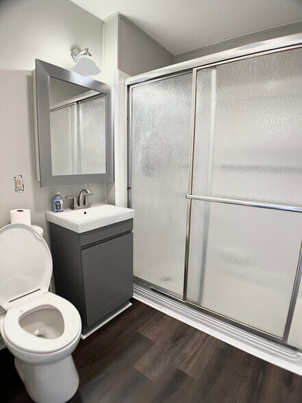 Bathroom - 1933 Forest Ave