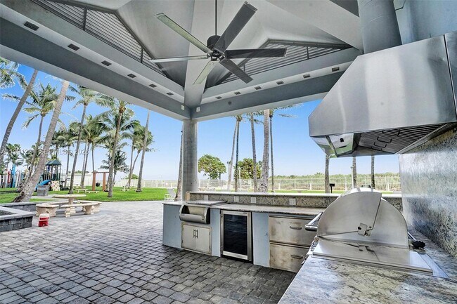 Building Photo - 6301 Collins Ave