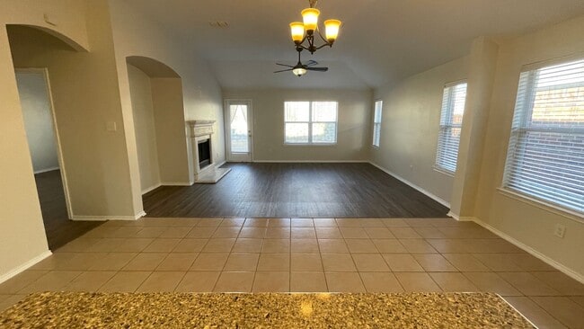 Building Photo - Beautiful single story home with community pool off Harmon