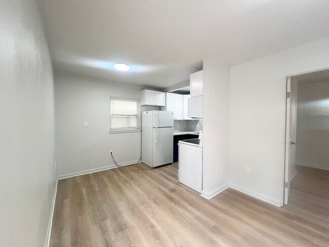 Building Photo - 5328 24th St Ct E