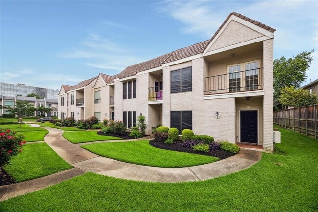 Building Photo - 1330 Augusta Dr