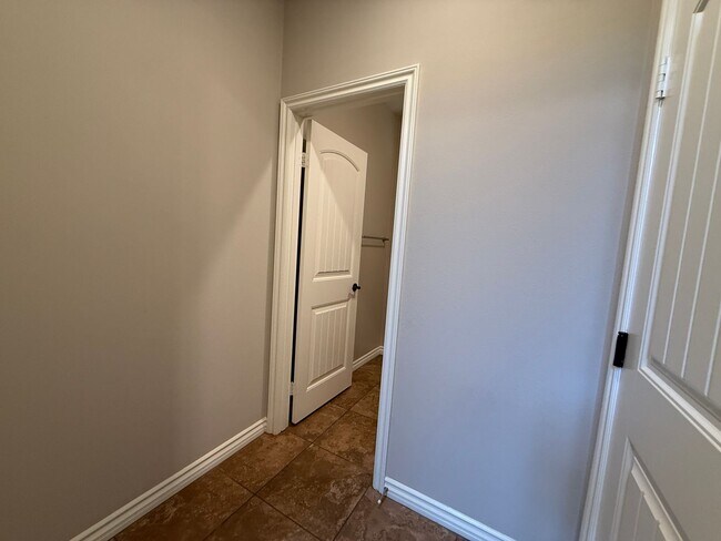 Building Photo - 29052 W Hills Dr