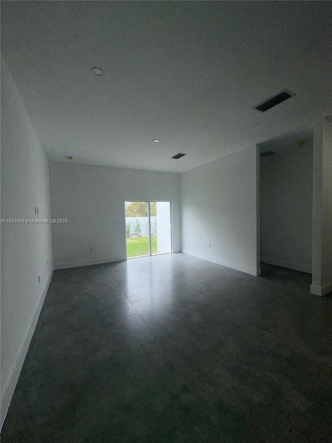 Building Photo - 2423 NW 23rd Ln