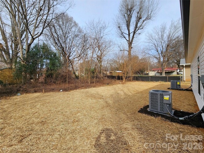 Building Photo - 420 S Shaver St