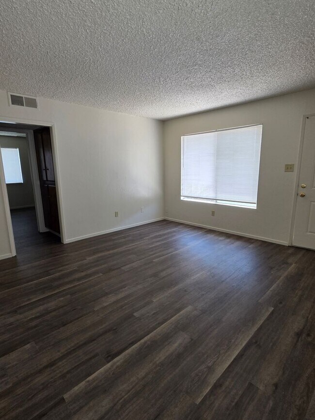 Building Photo - 2500 Ashe Rd