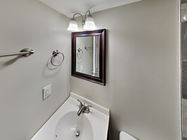 Building Photo - Lantern Square Apartments-A3