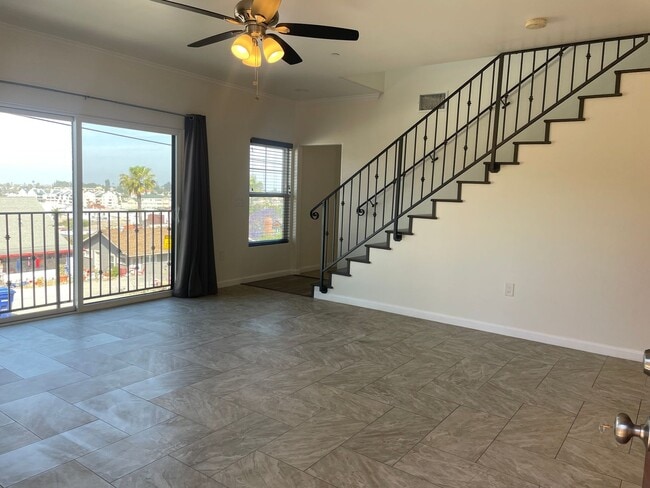 Building Photo - Move in Special!! Beautiful 4 bed/4.5 bath...