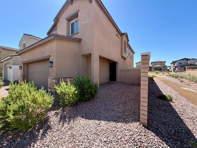 Building Photo - GORGEOUS 4 BED 3 BATH 2 CAR GARAGE SINGLE FAMILY HOME W/ LOFT, VAULTED ENTRYWAY, BACKYARD, AND BE...