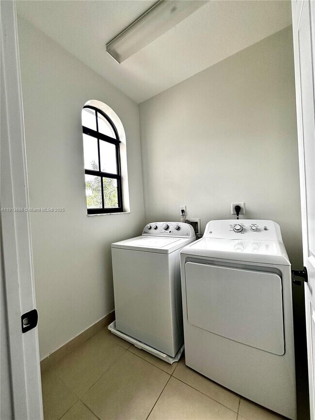 Building Photo - 5265 Beckton Rd