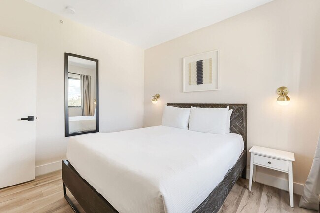 Building Photo - 3031 NE 4th Ave