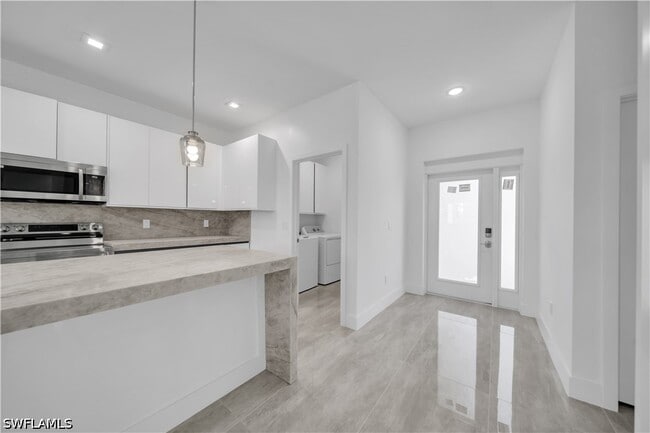 Building Photo - 828 Genoa Ave S