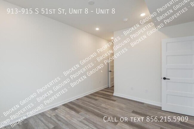 Building Photo - 913-915 S 51st St, Unit 8-Unit 8