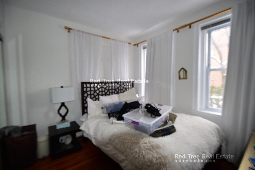 Building Photo - 73 Thatcher St