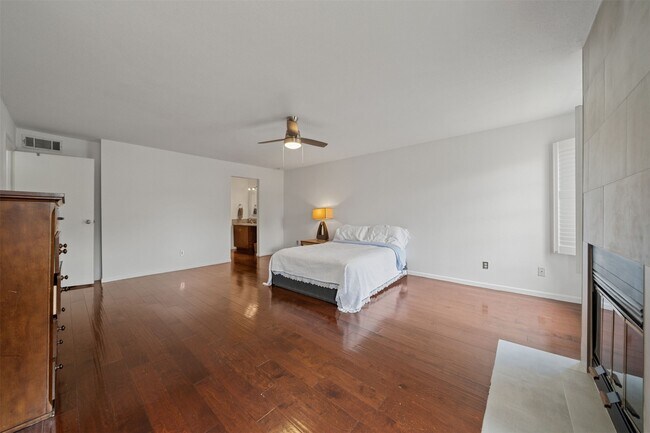 Building Photo - 9850 Pagewood Ln