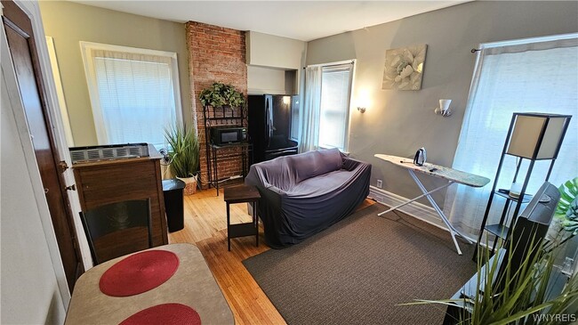 Building Photo - 419 Richmond Ave