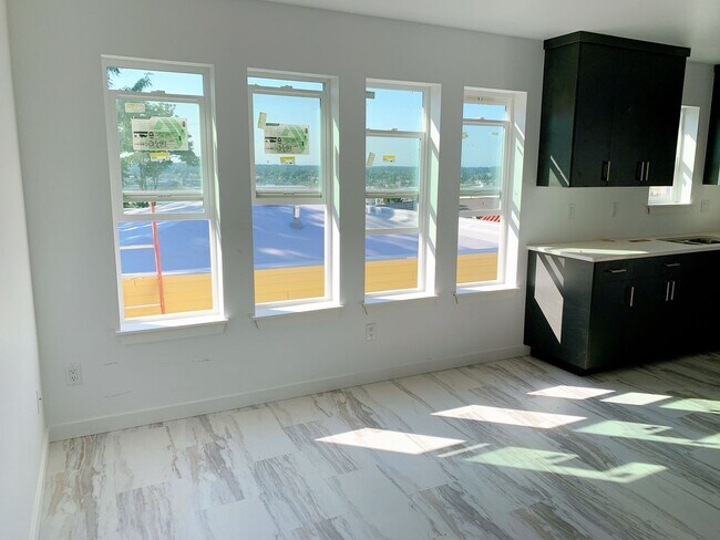 Building Photo - 828 N Garden St