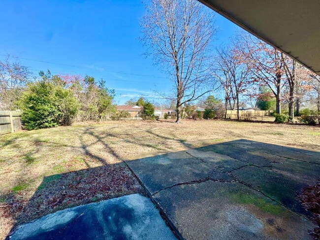 Building Photo - 954 E Holmes Rd