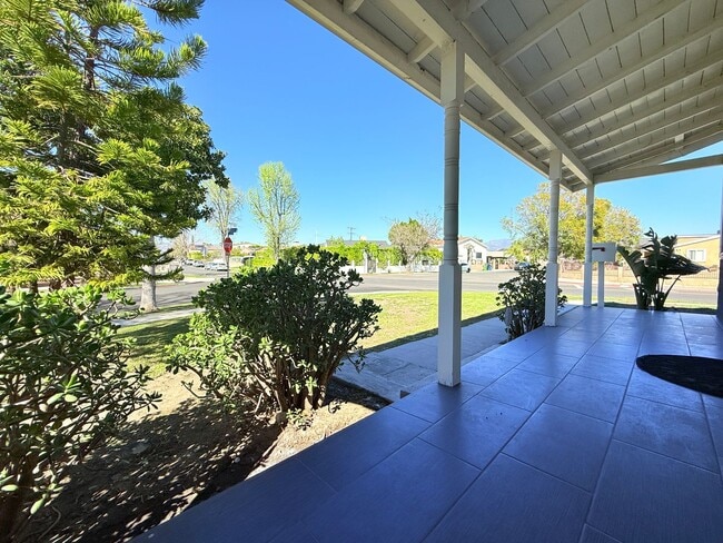 Building Photo - 6660 Charlesworth Ave