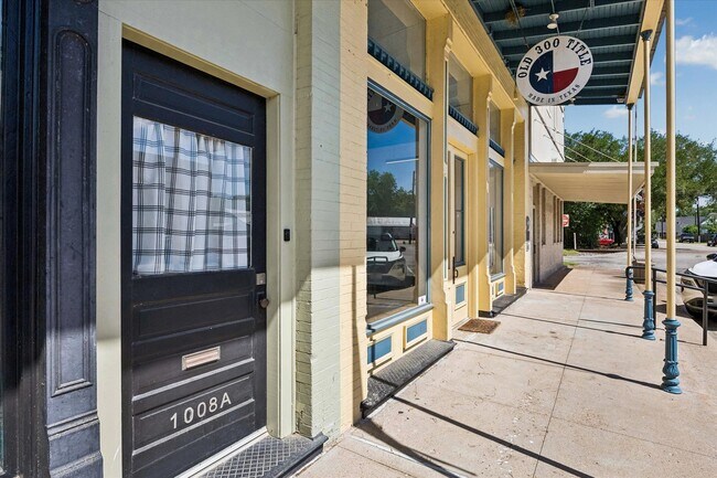 Building Photo - 1008 Milam St