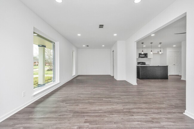 Building Photo - 5006 Heatherbloom Dr