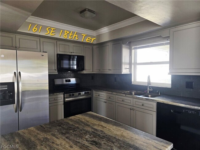 Building Photo - 161 SE 18th Terrace