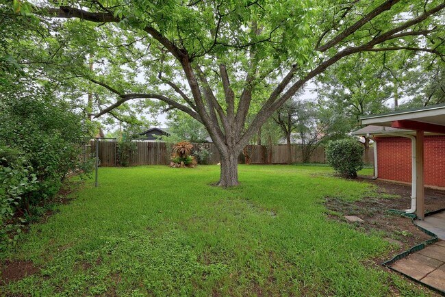 Building Photo - 8609 Melshire Dr