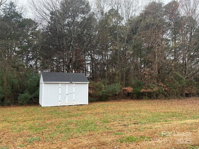 Building Photo - 131 Pine Meadow Ln