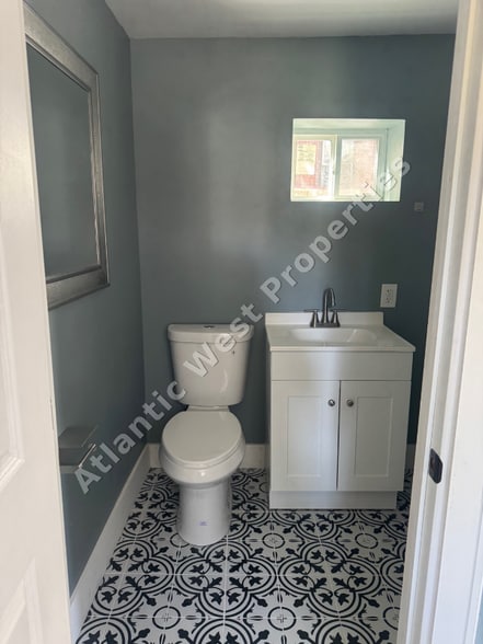 Building Photo - 545 Carplin Pl