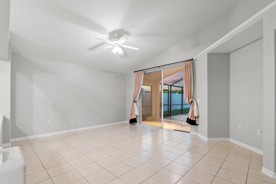 Building Photo - 2817 Moultrie Creek Dr