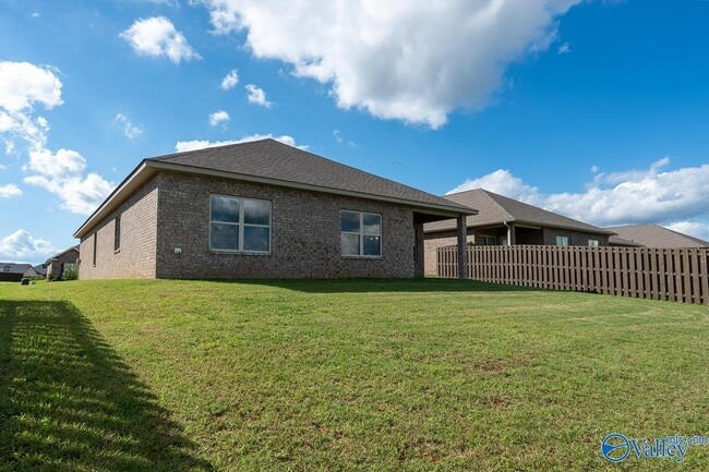 Building Photo - 106 Elaina Grey Ct