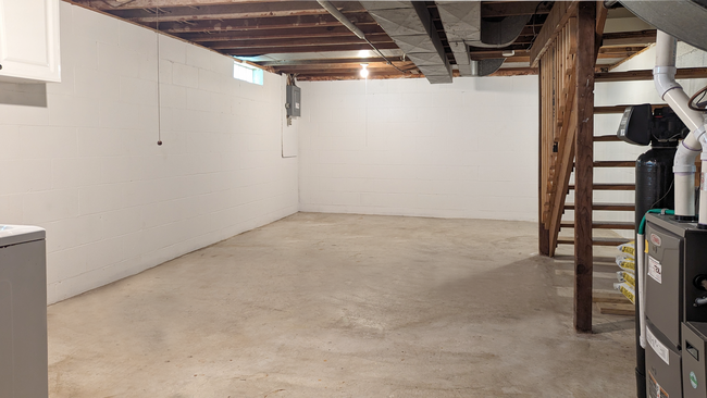 Building Photo - 117 19th St SE