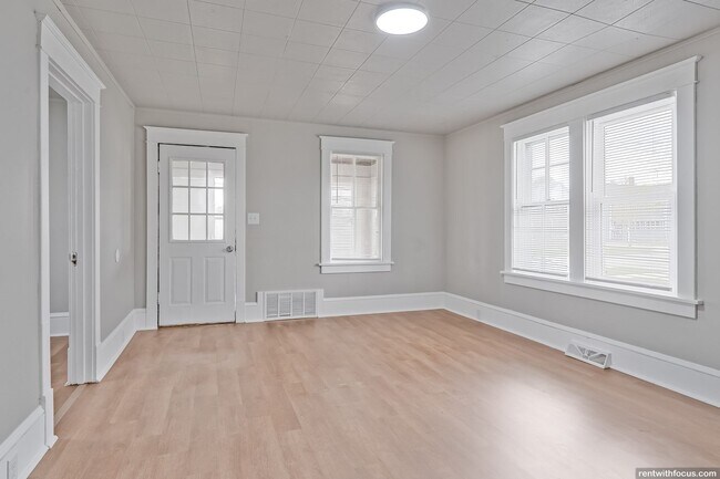 Building Photo - 712 W Lorain St
