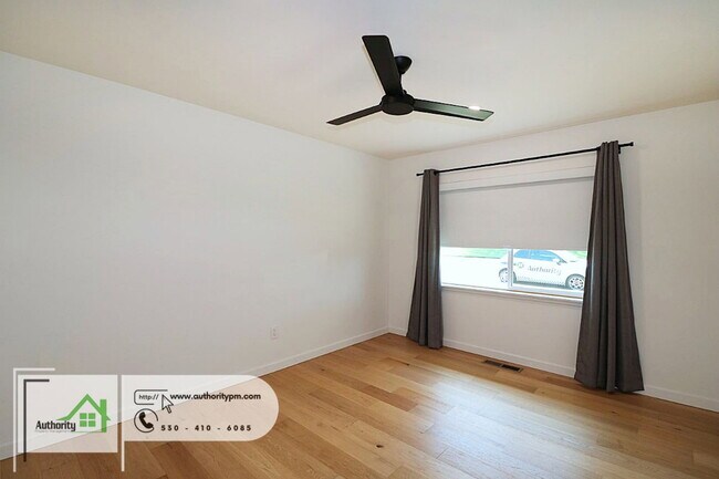 Building Photo - 1225 Manzanita Hills Ave