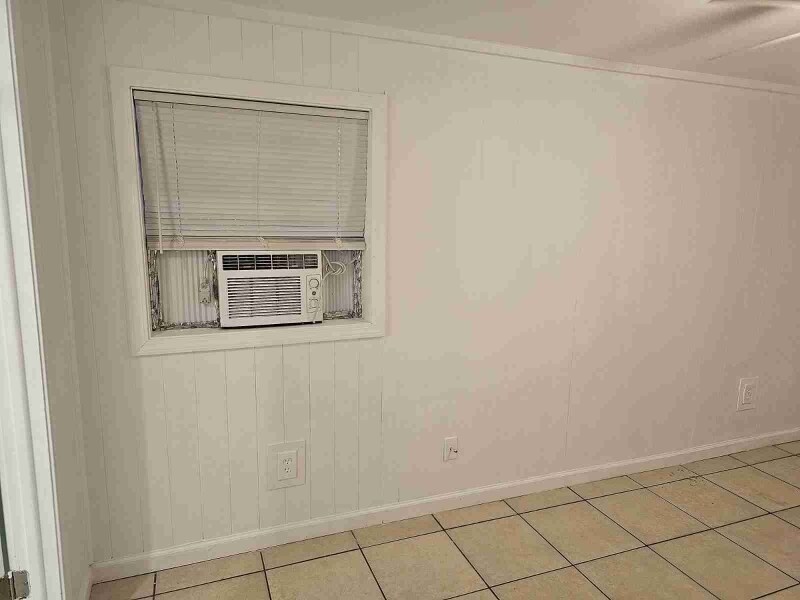 Building Photo - 240 Kraft Ave